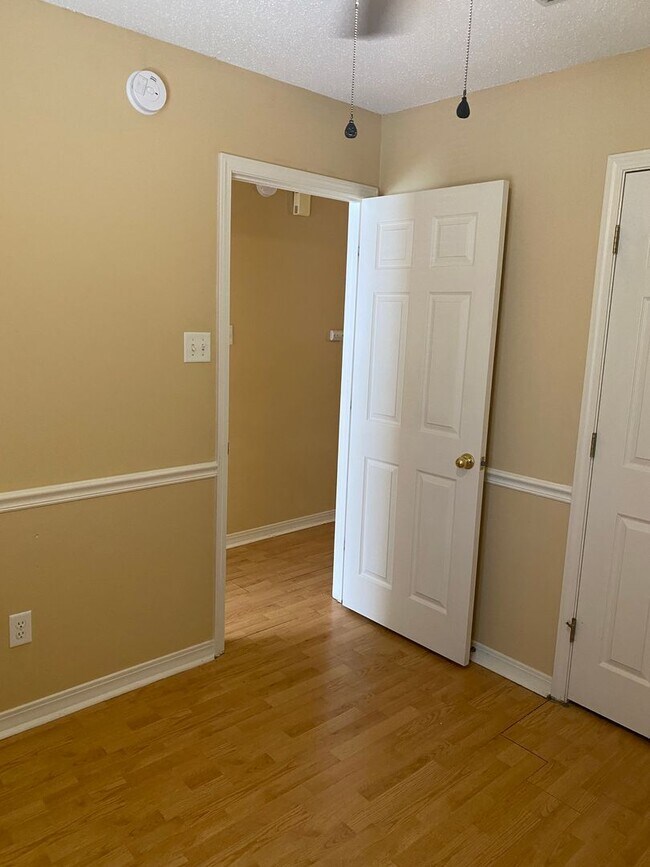 Building Photo - Contact Peggy 501 676 1758  or Heather 501 350 0540