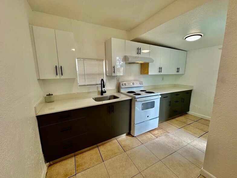 Building Photo - 6136 N Miami Ave