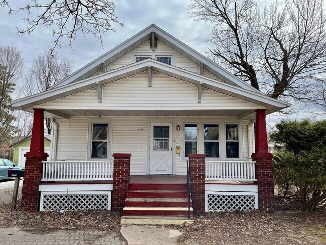 Building Photo - 1335 Prospect Ave