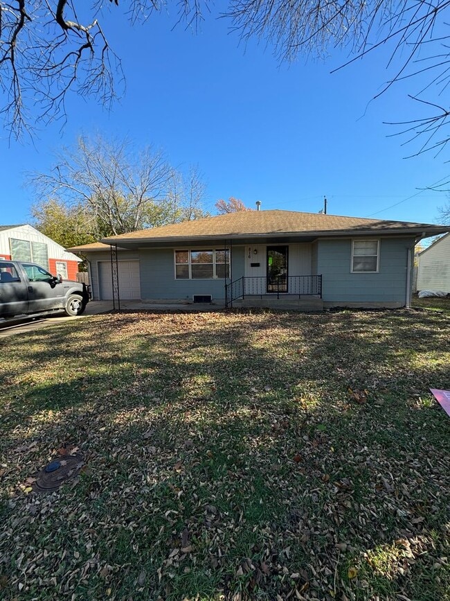 Building Photo - $1250 - 3 bed 2 bath - Single Family Home