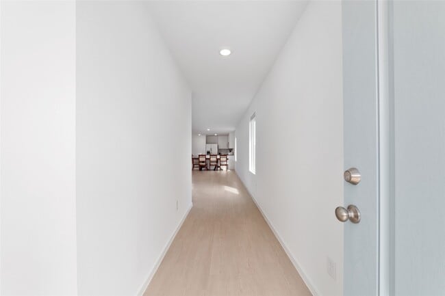 Building Photo - 12410 Mountain Daisy Rd