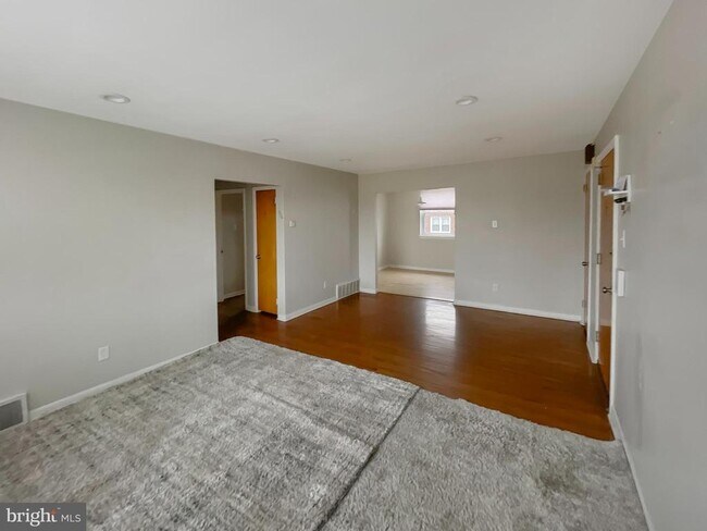 Building Photo - 1409 N 76th St