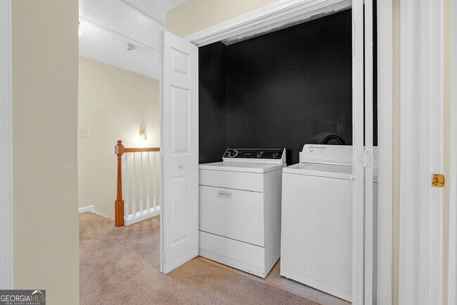 Building Photo - 5475 Hampton Ct