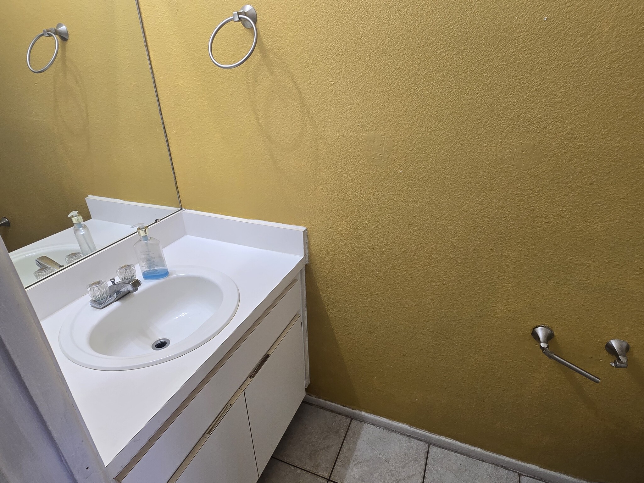 Building Photo - 12608 Castle Hill Dr