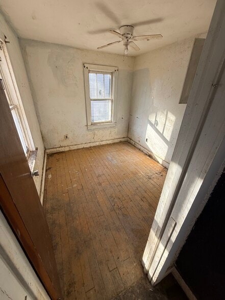 Building Photo - 1700 W Grand Ave