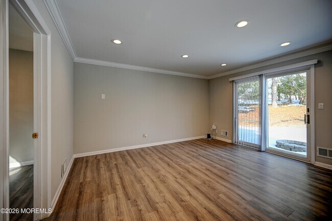 Building Photo - 17 Thomas Rd