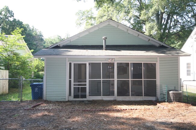 Building Photo - Adorable Bungalow Home in Old West Durham ...