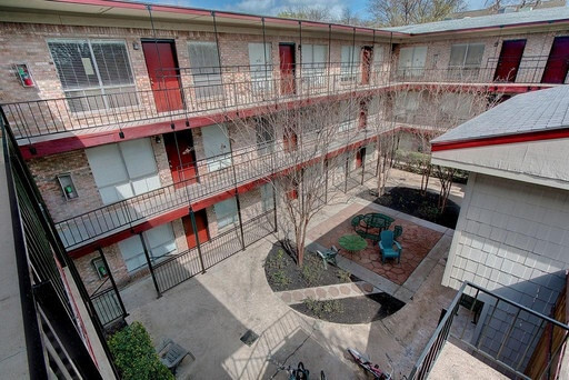 Building Photo - Walk to UT campus,  gorgeous remodeled unit