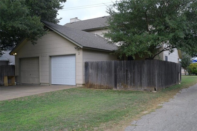 Building Photo - 3007 W Slaughter Ln