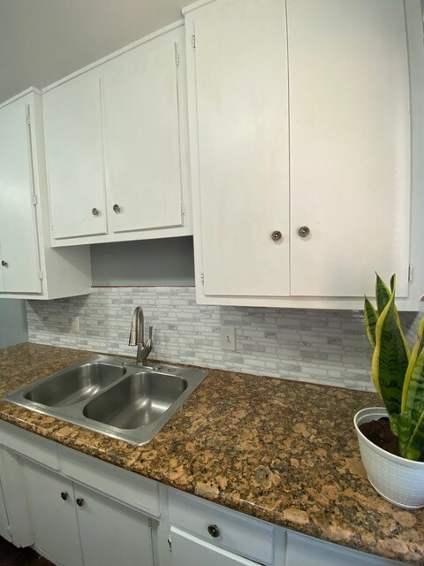 Building Photo - 853-857 Glenway Dr