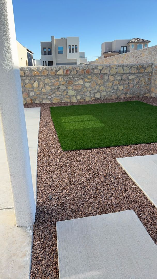 Building Photo - 3 bedroom 2.5 bath home in West El Paso!