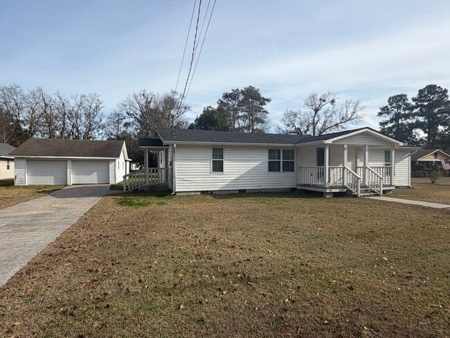 Building Photo - 6 Walnut St