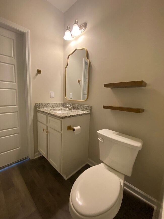 Building Photo - SPECIAL: HALF OFF FIRSTS MONTH RENT! Lovel...