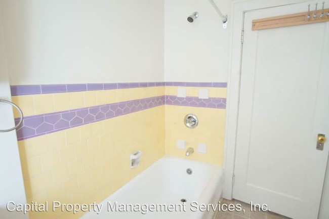 Building Photo - 1410 NE Weidler St