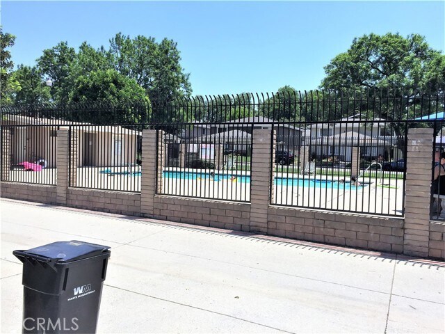 Building Photo - 3053 Knollwood Ave