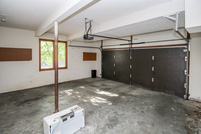 Building Photo - Beautiful Single Family Home located in South Columbia