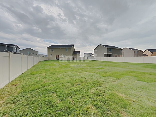 Building Photo - 1338 E White St