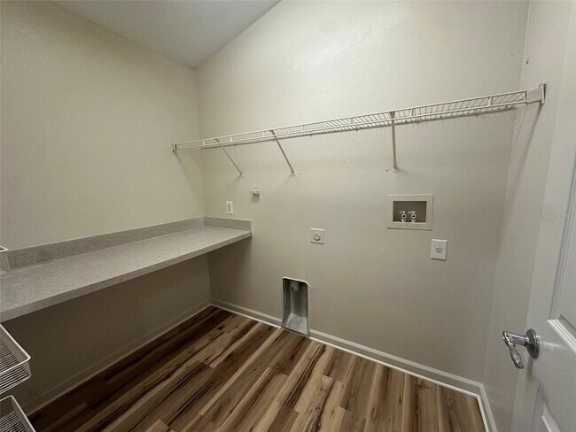 Building Photo - 14757 Wake Robin Dr