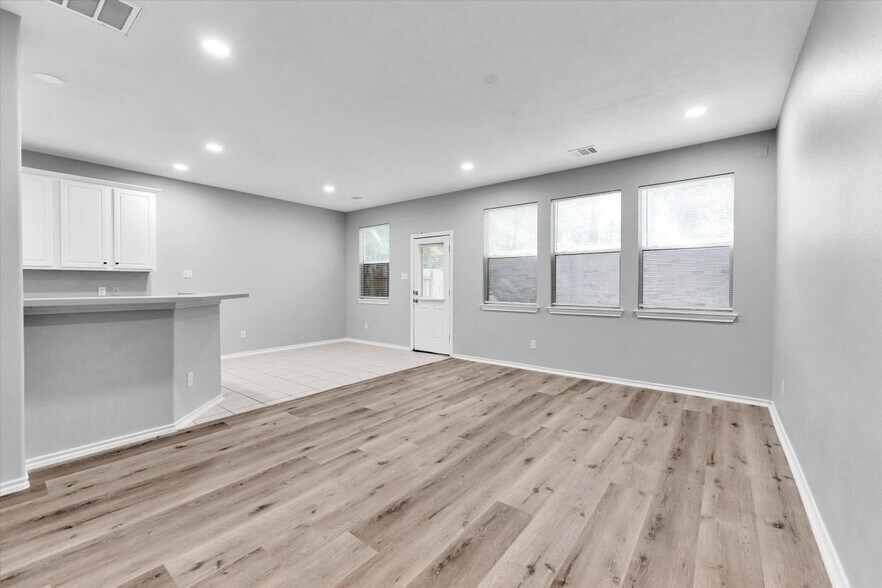 Building Photo - 16007 Sandy Path Ln