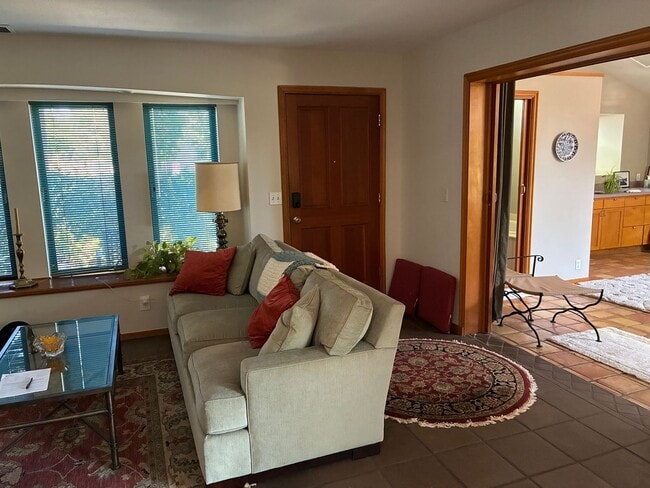 Building Photo - Gorgeous North Davis 3 bedroom available now!