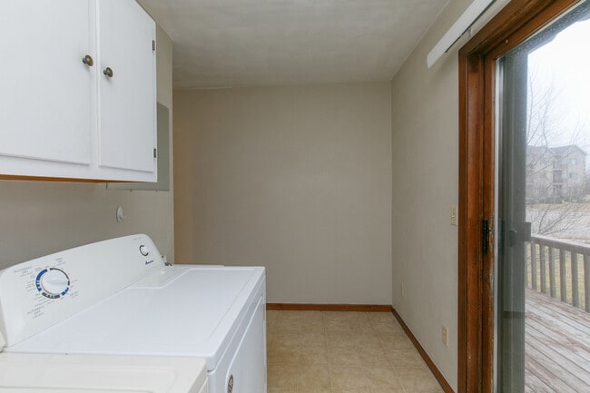 Building Photo - 3430 Holiday Ct