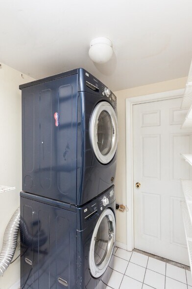 Building Photo - 2427 N Clybourn Ave