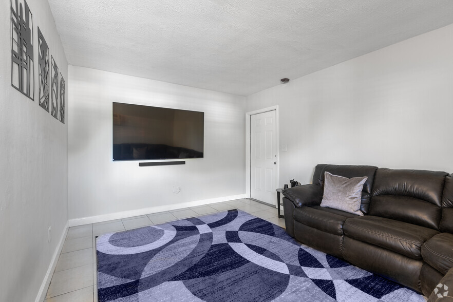 Building Photo - 5755 Villas, LLC