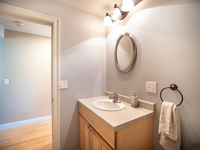 Building Photo - "Spacious 3-Bedroom Haven with 3 Full Baths in Charming Hinesburg!"