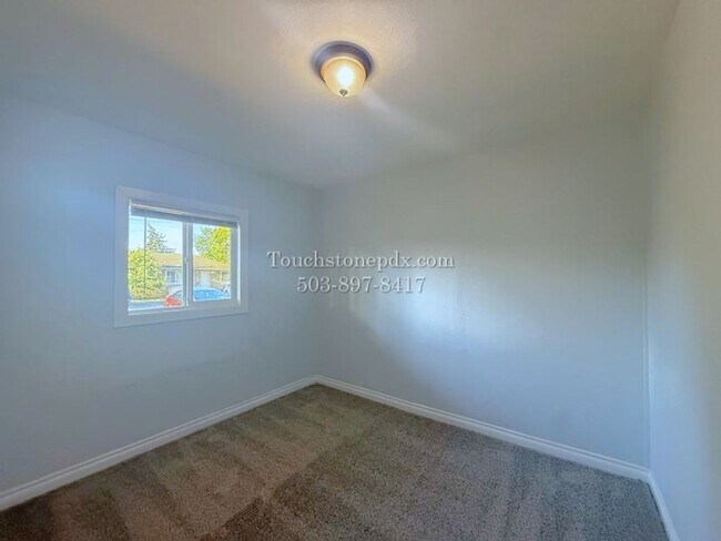Building Photo - Brentwood-Darlington 2 Bed Apartment with Classic Charm and Parking