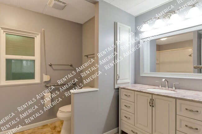 Building Photo - 10684 N Stromboli Ave