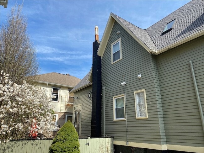 Primary Photo - 481 Pine St