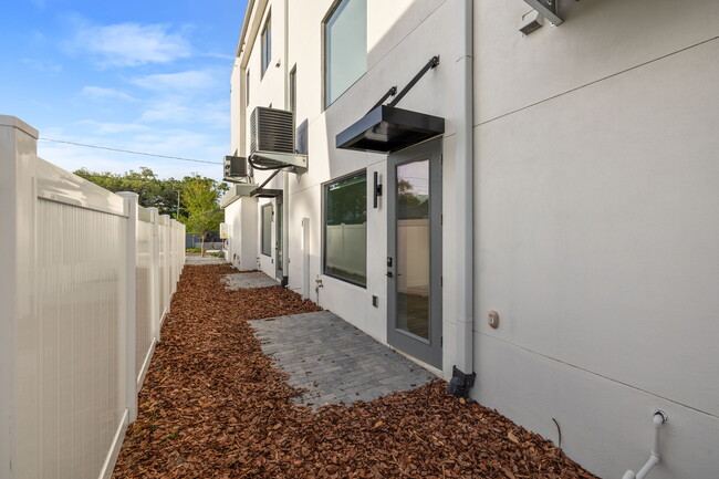Building Photo - 2507 N Massachusetts Ave