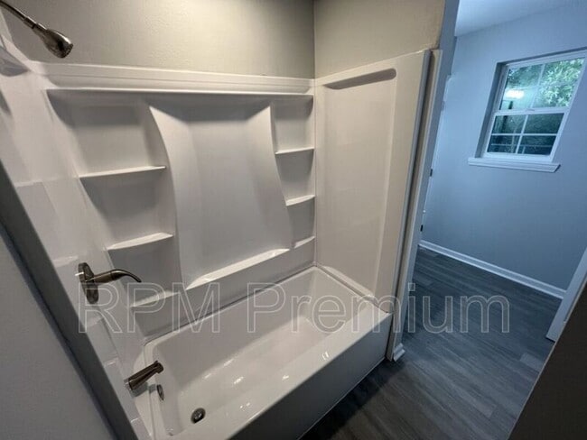 Building Photo - 8803 Orleans Dr