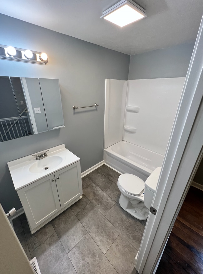 Building Photo - 326 Murrell St