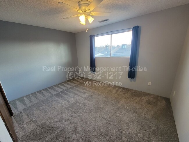 Building Photo - 444 Greenbrook Pl