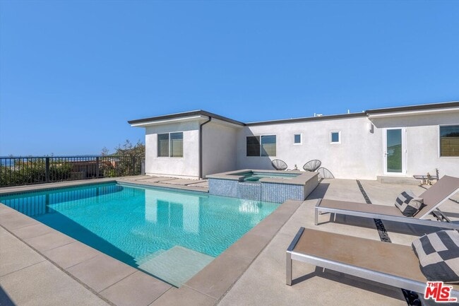 Building Photo - 211 Bellino Dr