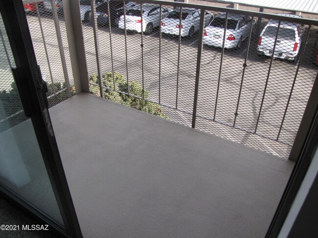 Building Photo - 6625 E Golf Links Rd