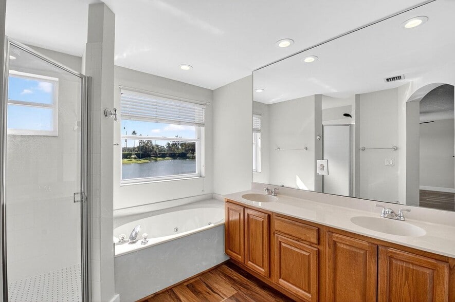 Building Photo - 7306 Spinnaker Bay Dr