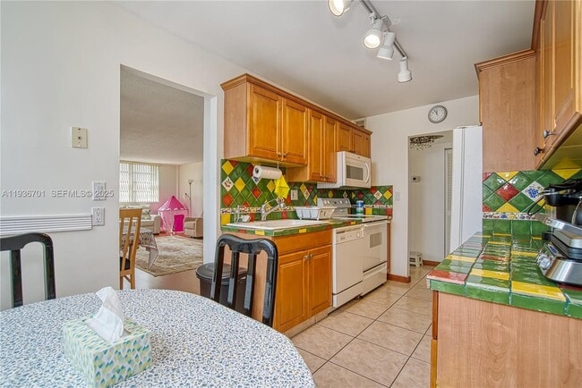 Building Photo - 1833 S Ocean Dr