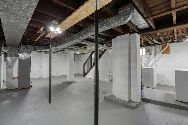 Building Photo - 211 Lenox Ave