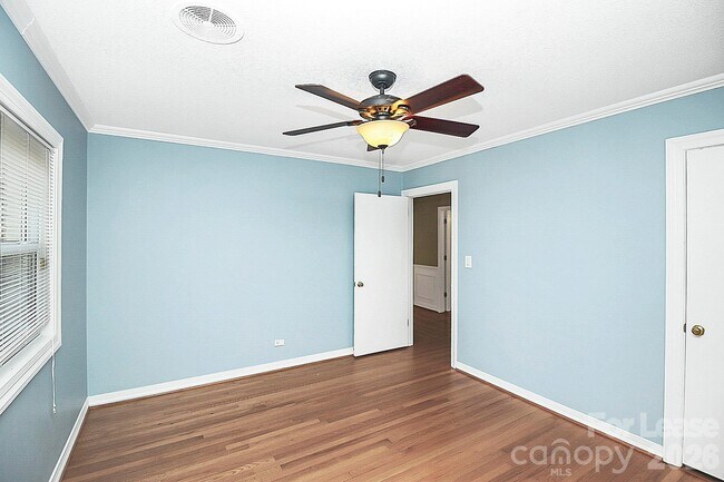 Building Photo - 121 Marshdale Ave SW