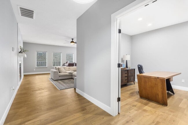 Building Photo - Beautiful 3 Bedroom Home w/ Flex Room!