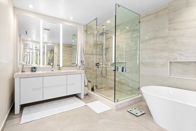 Building Photo - 220 SE Mizner Blvd