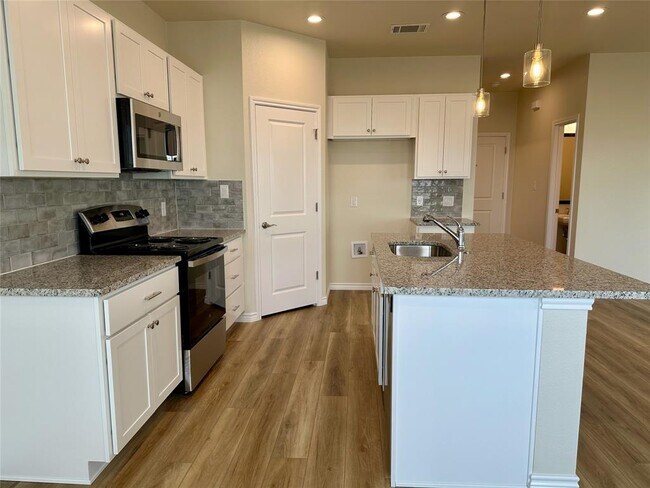 Building Photo - 515 War Admiral Dr