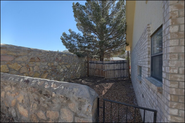 Building Photo - 695 Bluff Canyon Cir