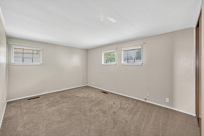 Building Photo - 3415 Whitcomb Ave