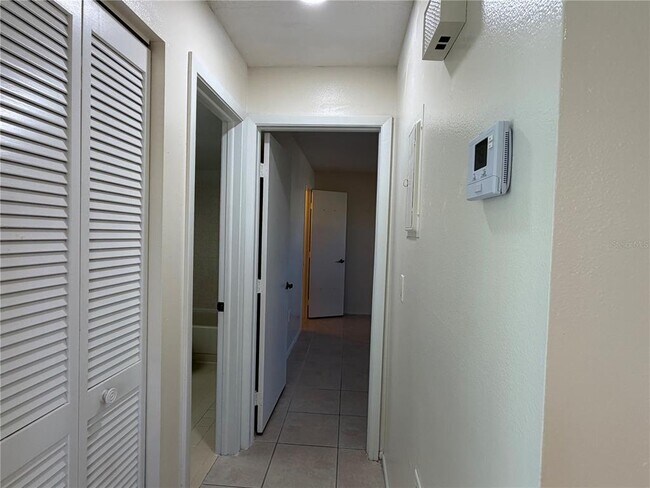 Building Photo - 2619 Magdalina Dr