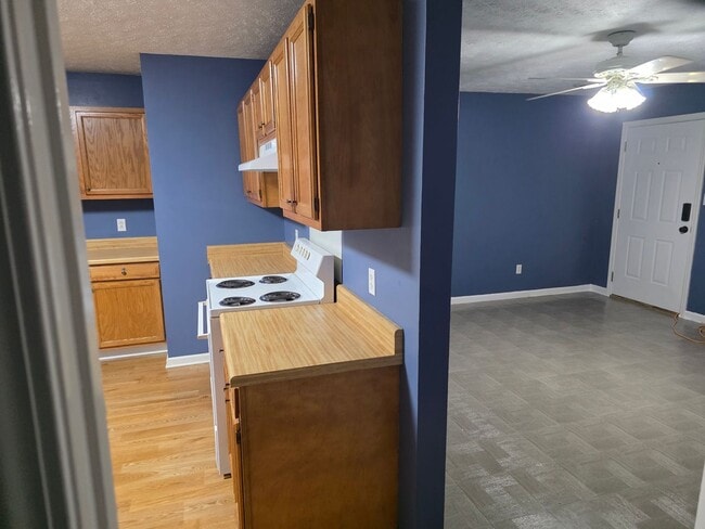 Building Photo - 103 Stanford Cir