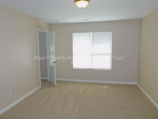 Building Photo - 2035 Chapel Park Ln