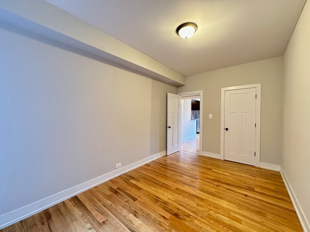 Building Photo - 3535 N Racine Ave